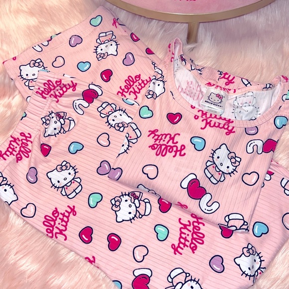 🩷🎀Hello kitty pink heart PJs - Picture 1 of 4